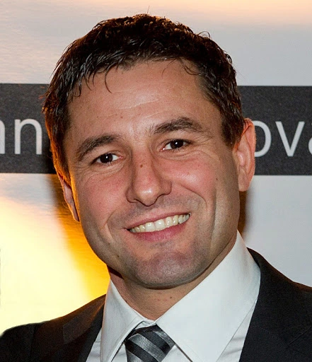 Emmanuel-Esquieu-Knowmore